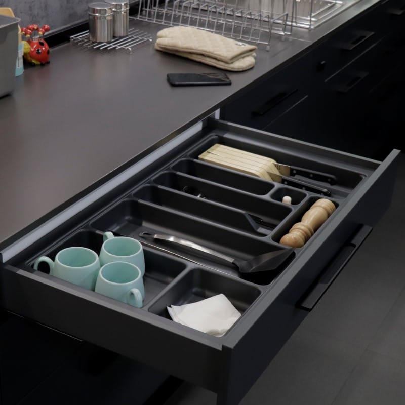 Kitchen cutlery tray