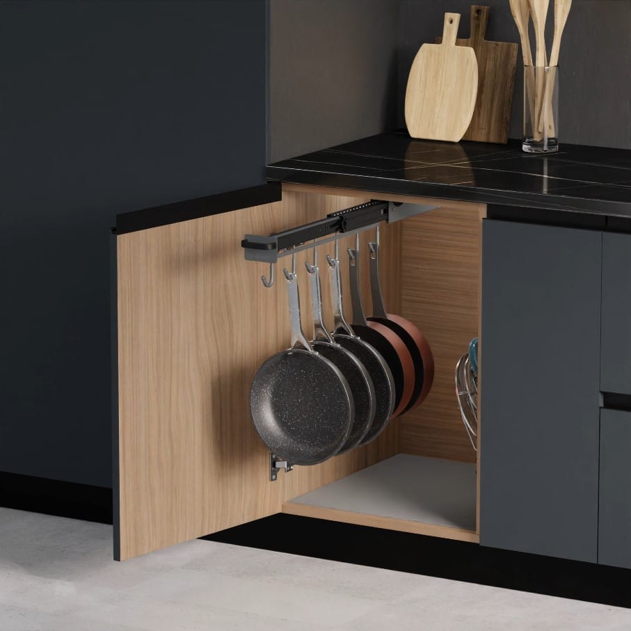 Pan hanger rack soft close